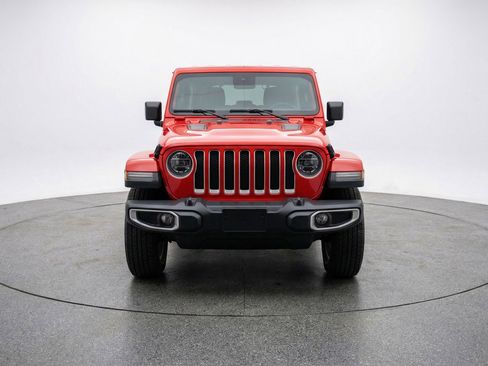 Used 2025 Jeep Wrangler Sahara image 2