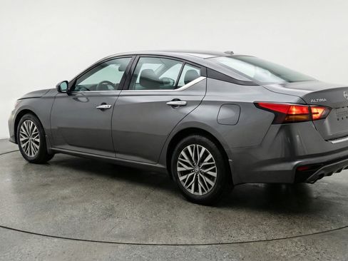 Used 2025 Nissan Altima 2.5 SV image 6
