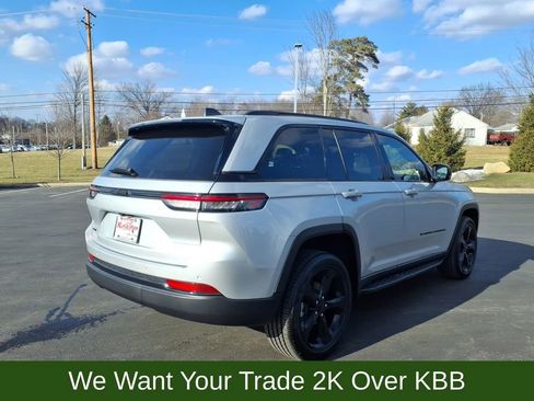 Used 2024 Jeep Grand Cherokee Altitude image 6