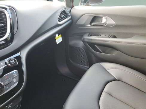 New 2026 Chrysler Voyager LX image 24