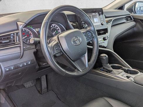 Used 2024 Toyota Camry SE image 10