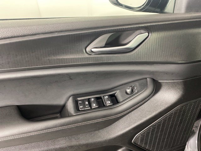 Used 2023 Jeep Grand Cherokee L Altitude AWD/4WD image 15