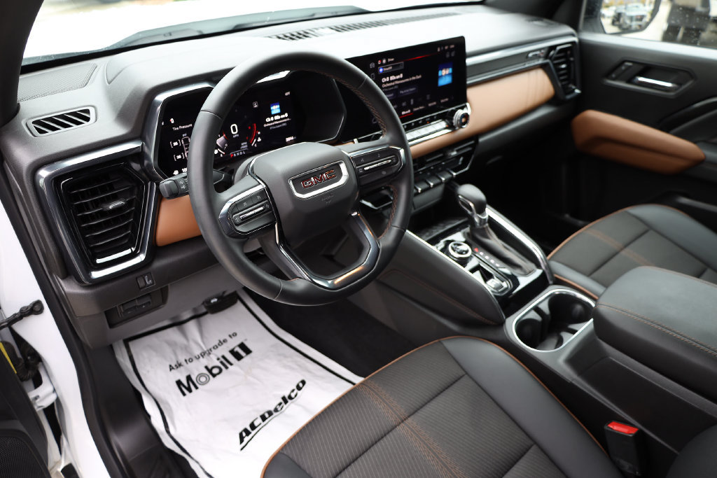 Used 2025 GMC Canyon AT4 w/ Nightfall Edition AWD/4WD image 12