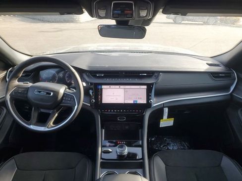 New 2026 Jeep Grand Cherokee Altitude AWD/4WD image 16