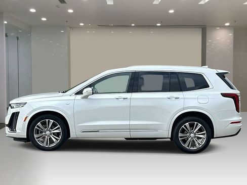 Used 2023 Cadillac XT6 Premium Luxury AWD/4WD image 2