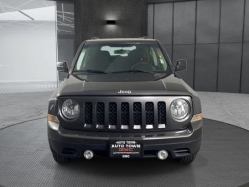 Used 2017 Jeep Patriot Sport w/ Power Value Group FWD image 3
