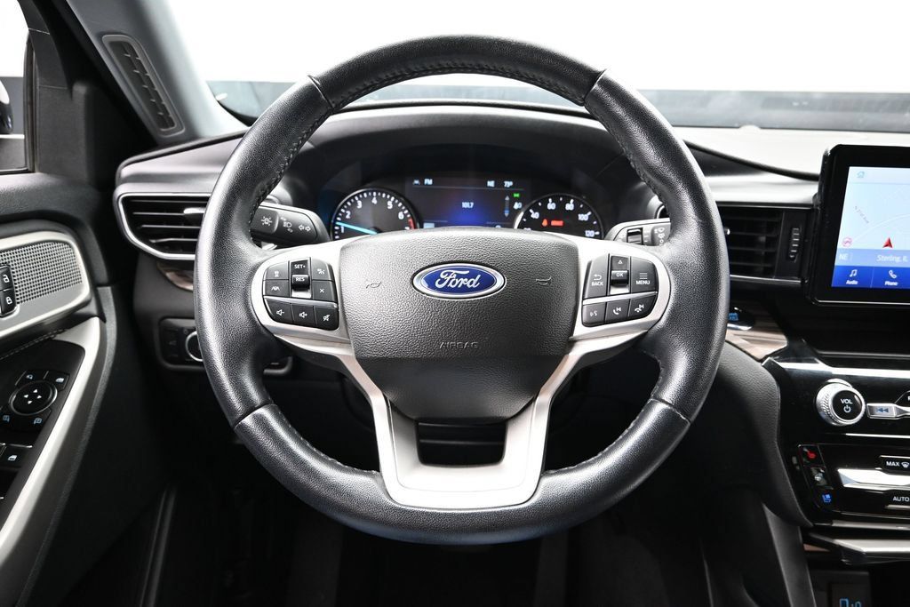 Used 2023 Ford Explorer Limited AWD/4WD image 19