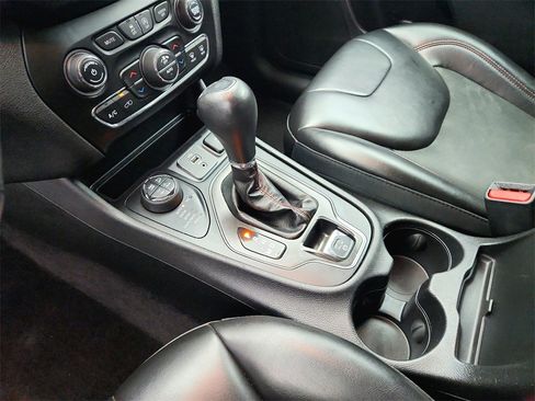 Used 2019 Jeep Cherokee Trailhawk w/ Comfort & Convenience Group image 15