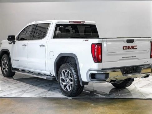 Used 2022 GMC Sierra 1500 SLT AWD/4WD image 16