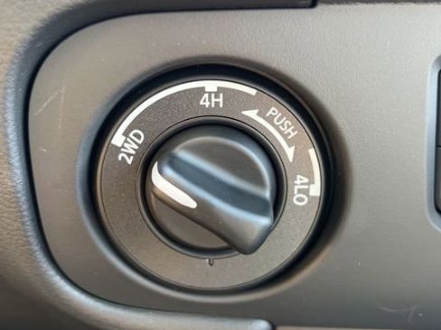 Used 2025 Nissan Frontier PRO-4X image 15