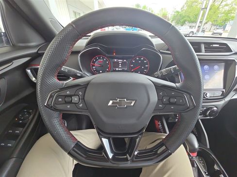 Used 2023 Chevrolet TrailBlazer RS w/ Convenience Package AWD/4WD image 11