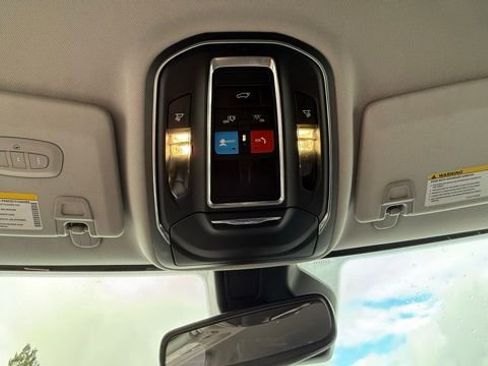 Used 2023 Jeep Grand Cherokee Limited image 23