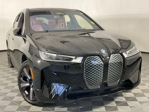 Used 2023 BMW iX xDrive50 w/ Sport Package AWD/4WD image 38