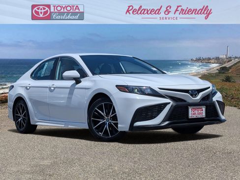 Used 2023 Toyota Camry SE FWD image 1
