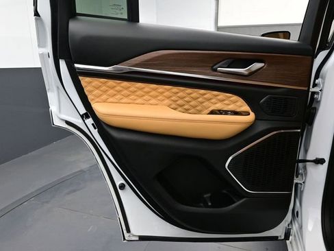 Used 2023 Jeep Grand Cherokee Summit image 12