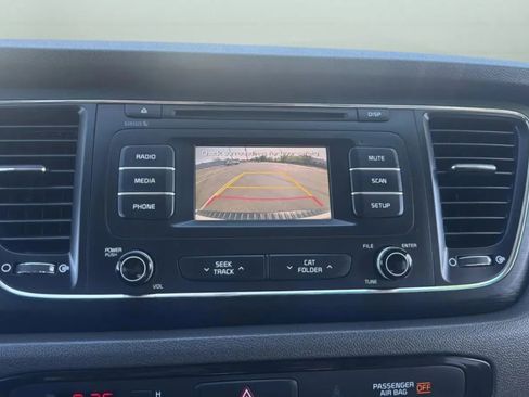 Used 2017 Kia Sedona LX FWD image 12