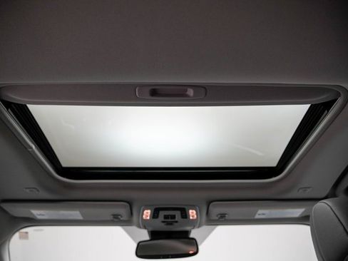 Used 2025 Toyota Sienna XLE image 20