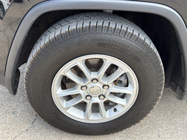 Used 2018 Jeep Grand Cherokee Laredo AWD/4WD image 12