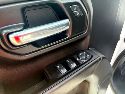 Used 2020 Chevrolet Silverado 1500 Custom w/ Custom Value Package image 16