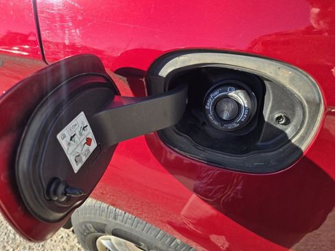 Used 2017 Ford Edge Titanium w/ Technology Package image 22