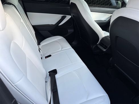 Used 2021 Tesla Model Y 2WD image 7