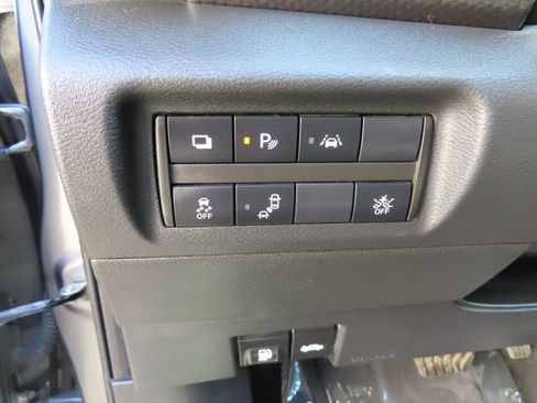 Used 2020 Nissan Kicks S image 22