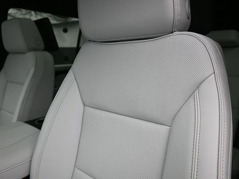 New 2026 Chevrolet Suburban Premier image 23