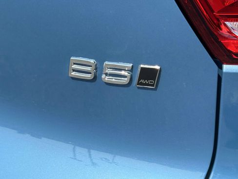 Certified 2024 Volvo XC40 B5 Plus AWD/4WD image 11