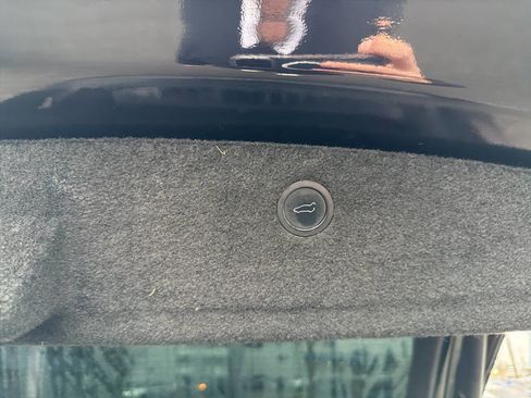 Used 2022 Tesla Model X image 7