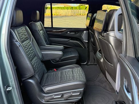 Used 2024 Cadillac Escalade ESV Sport Platinum w/ LPO, ONYX Package image 24