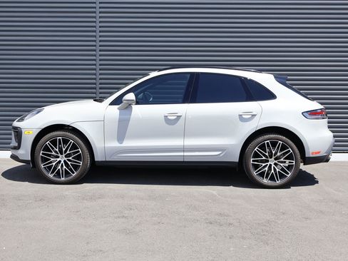 Used 2024 Porsche Macan AWD/4WD image 2