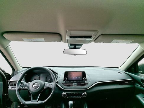 Used 2024 Nissan Altima 2.5 S FWD image 17