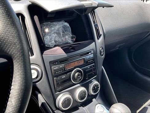 Used 2009 Nissan 370Z Coupe w/ Sport Pkg RWD image 9