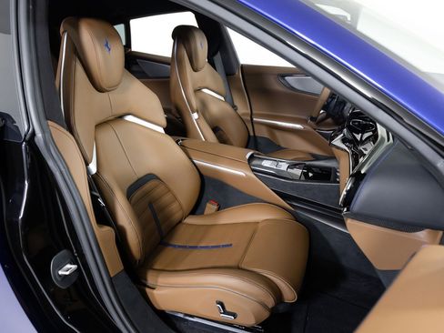 Used 2024 Ferrari Purosangue image 38