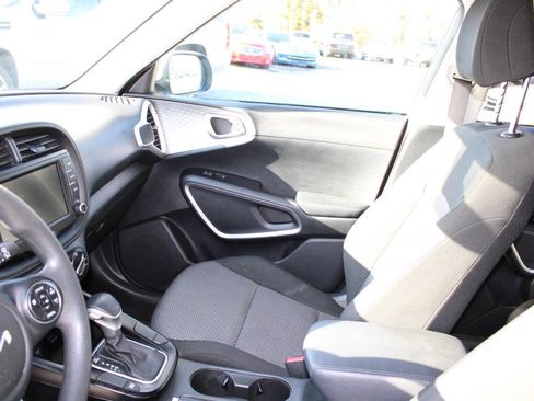 Used 2022 Kia Soul LX w/ Technology Package image 14