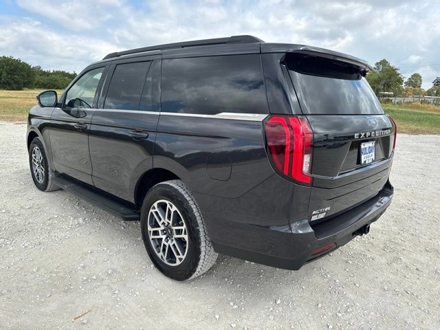 Used 2025 Ford Expedition Active AWD/4WD image 4