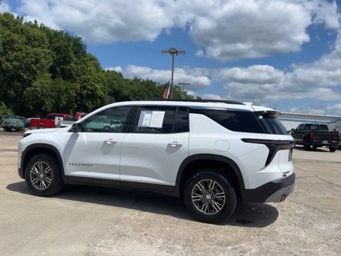 Used 2024 Chevrolet Traverse LT FWD image 6