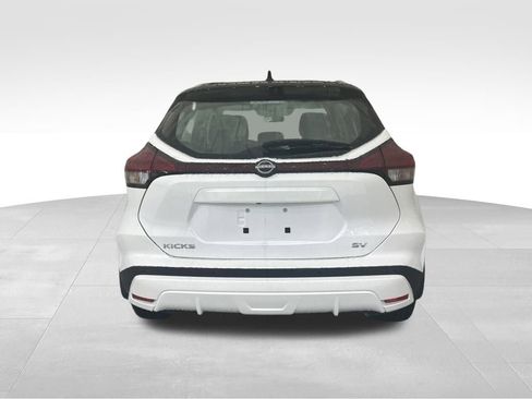 Used 2022 Nissan Kicks SV image 4