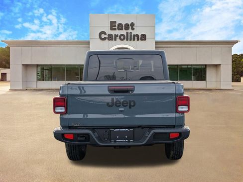 Certified 2024 Jeep Gladiator Sport image 4