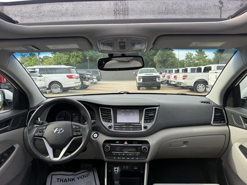 Used 2018 Hyundai Tucson Value FWD image 17