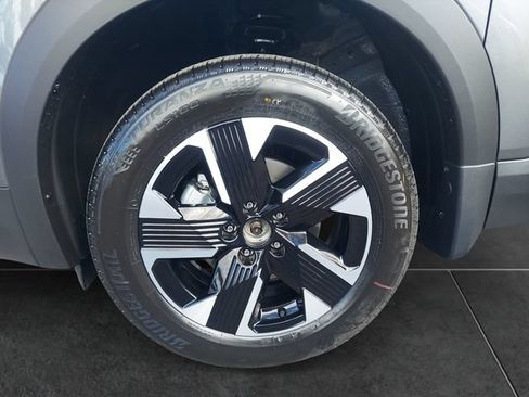New 2026 Nissan Kicks SV AWD/4WD image 9