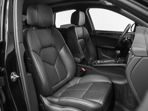 Certified 2024 Porsche Macan AWD/4WD image 22