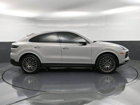 Certified 2023 Porsche Cayenne Platinum Edition image 9