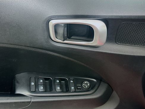 Used 2023 Hyundai Venue SEL image 15