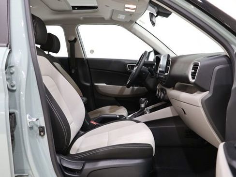 Used 2025 Hyundai Venue SEL FWD image 33