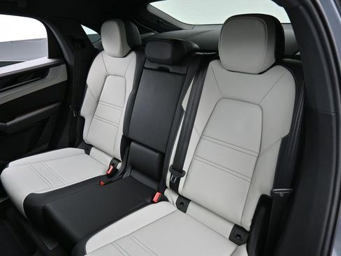 New 2026 Porsche Cayenne Coupe AWD/4WD image 23