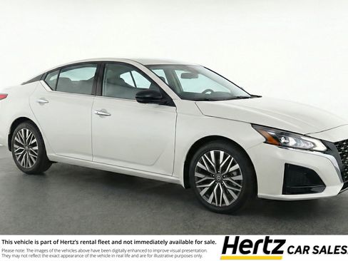 Used 2025 Nissan Altima 2.5 SV image 1
