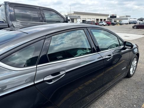 Used 2019 Ford Fusion SE FWD image 10