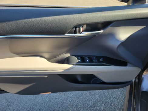 Used 2019 Toyota Camry LE FWD image 10