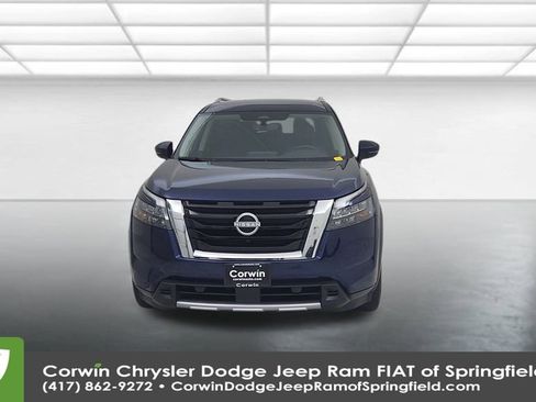 Used 2025 Nissan Pathfinder SL image 5